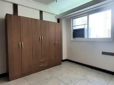 2 Amb Sobre Av en excelente estado y Zona Bño completo Oport