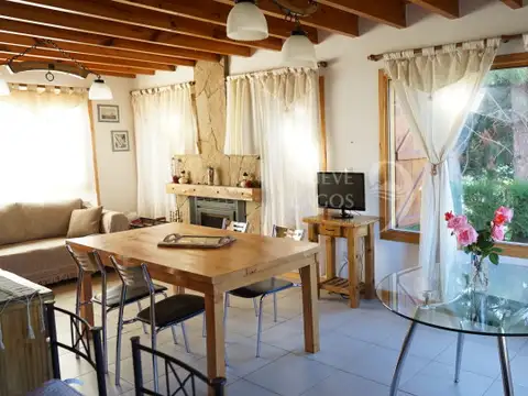 Casa en Venta con 3 cocheras