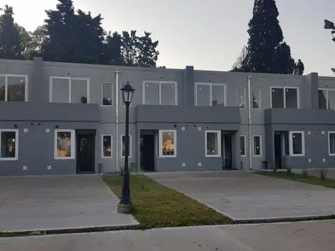 Venta de Departamento con Jardin en Manzanares chico,  4 ambientes