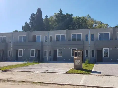 Venta de Departamento con Jardin en Manzanares chico,  4 ambientes
