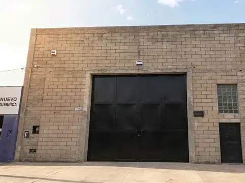 Galpón Comercial de 200m² con Portón de 4m sobre Av. Yrigoyen - San Vicente