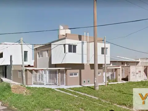 Duplex en venta - 2 dormitorios 2 baño - 70mts2 - La Plata