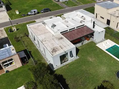 Casa 5 ambientes con 4 baños