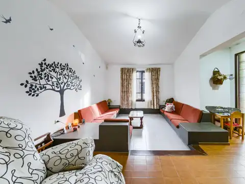 Juan de Ludueña 2850 , Piso 0