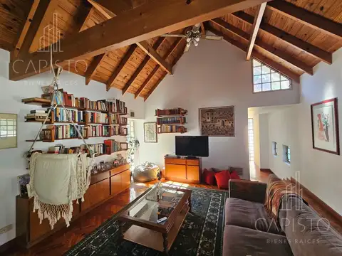 Casa 10 ambientes con 3 baños