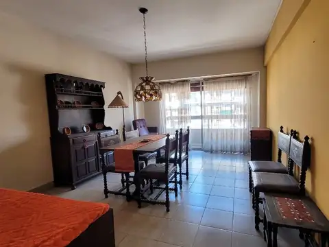 Oportunidad Piso 9 con Cochera: 2 Amb Av. Colón