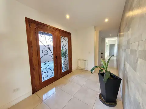 Casa 7 ambientes con 4 baños