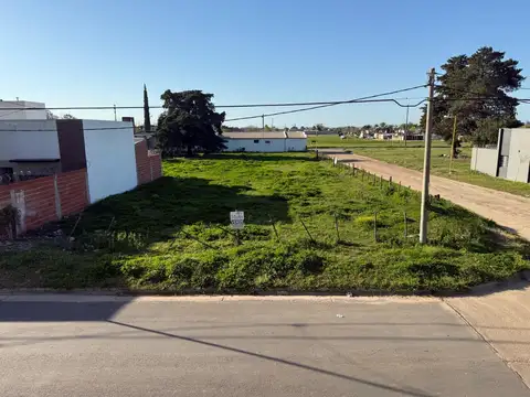 Venta de Lotes en Cervantes y Segui. 11 x18. Esquina