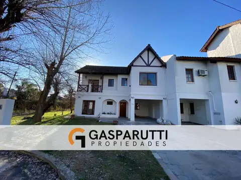 Hermosa Casa en Venta en Aranjuez Country Club Apto Crédito