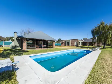 Casa de categoría. ESCUCHO OFERTA! Gran oportunidad. Ideal vivienda o emprendimiento o inversor