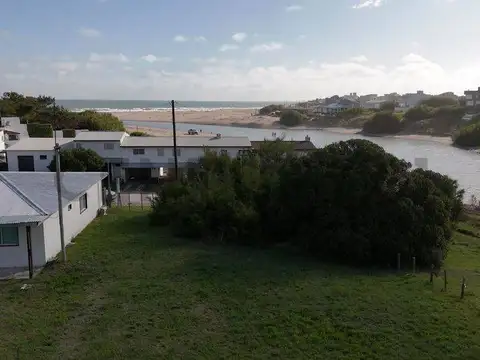 Lote con imponente vista al mar y a la desembocadura del arroyo de Claromecó. Ub