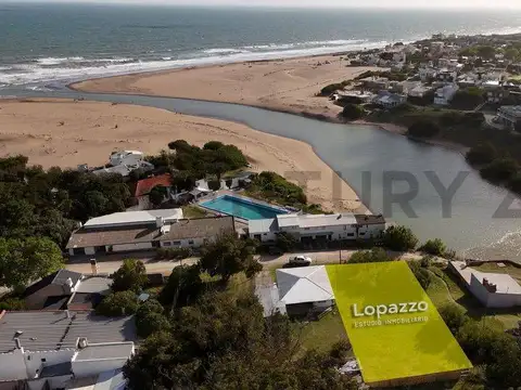 Lote con imponente vista al mar y a la desembocadura del arroyo de Claromecó. Ub