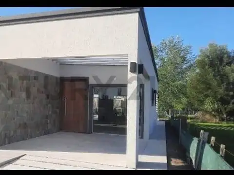 Venta de casa a estrenar 3 ambientes con piscina - Barrio cerrado Domselaar chico