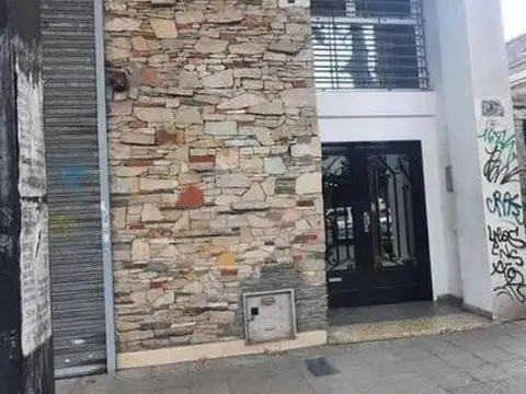 Departamento APTO PROFESIONAL / Ameghino 43 - Monte Grande