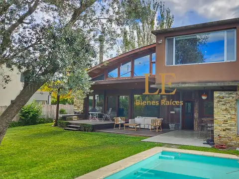 Casa en Venta con 5 cocheras