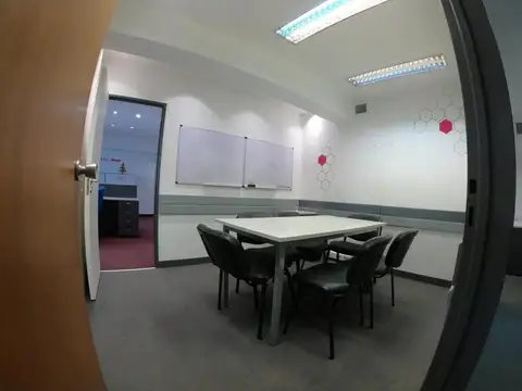 Oficina 2 ambientes con 4 baños