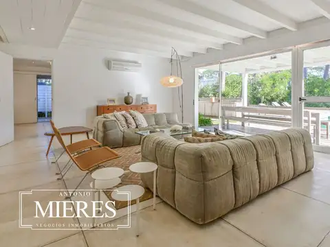 Casa en Venta con 2 cocheras