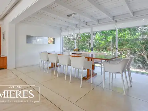 Casa en Venta con 2 cocheras