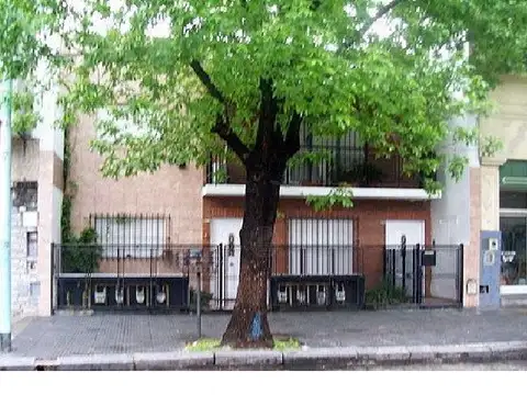 PH EN 1º PISO 2 AMB CON TERRAZA PROPIA - LAVADERO - SUM con PARRILLAS  EN PTA BAJA