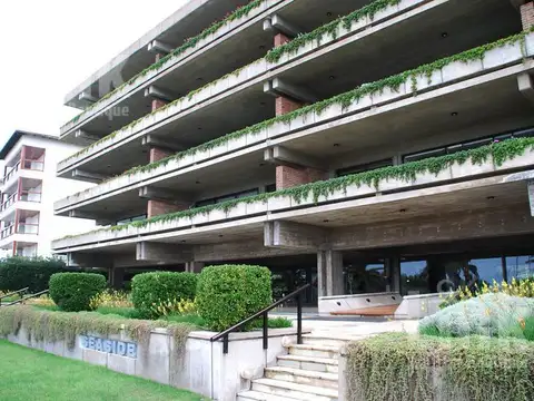 Departamento - Venta - Uruguay, PLAYA BRAVA PUNTA DEL ESTE - RBLA LORENZO BATLLE PACHECO 201