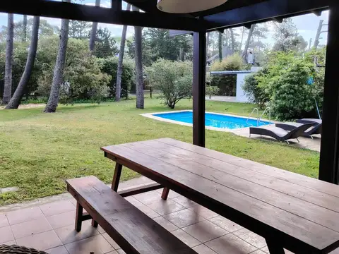 De las Madreselva entre Las Calendulas y De las Rosas 100