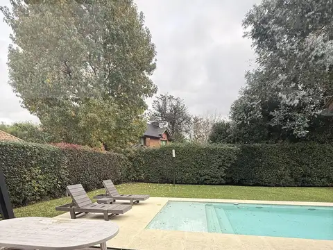 Casa amoblada en alquiler en La Deseada – Ezeiza | 5 amb. | Pileta y quincho