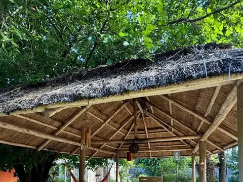 VENTA CASA QUINTA EN EL RIO CON PILETA.-