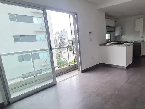 Departamento en alquiler 2 ambientes piso alto con cochera - Berazategui centro