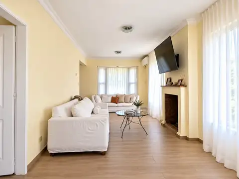 Casa 5 ambientes con 4 baños