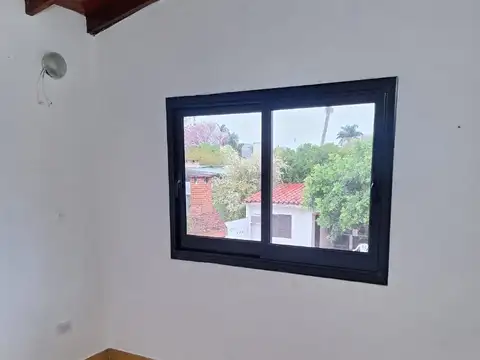 EXCELENTE Y CÓMODO DEPARTAMENTO EN PRIMER PISO SIN EXPENSAS