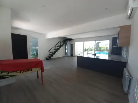 Casa 4 ambientes con 3 baños