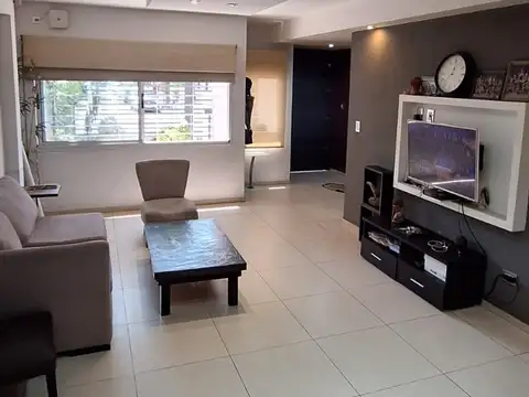 VERSALLES. IRIGOYEN 1200. MARAVILLOSA CASA MULTIFAMILIAR 8 AMB.LOTE 10 X 32 PISCINA