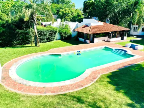 Venta Casa Quinta Pileta Lotes Arbolada Parrilla Quincha