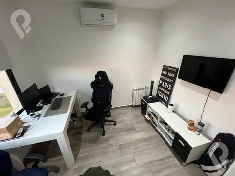Casa en Alquiler con 2 cocheras