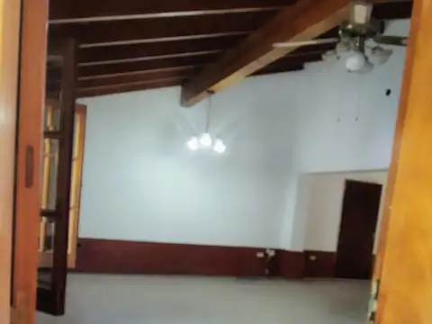 Casa 5 ambientes con 1 baño