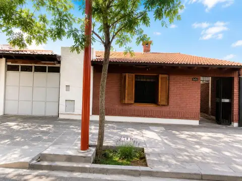 Casa en Venta Rivadavia CENTRO 3 habitaciones lavandería patio con horno a leña churrasquera despens