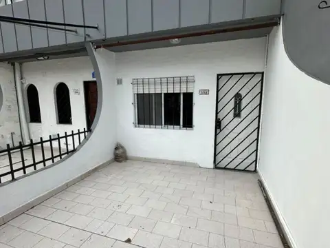 DUPLEX 3 AMBIENTES EXCELENTE ESTADO COCHERA Y PATIO SIN EXPENSAS