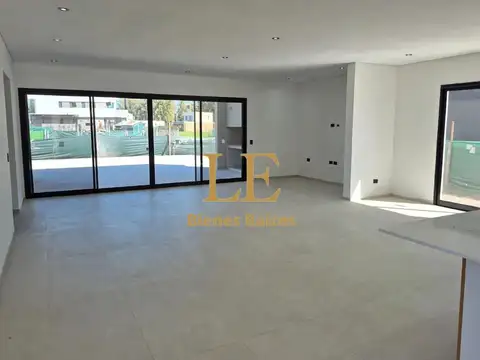 Casa en Venta en Pilar Del Este, USD 210.000