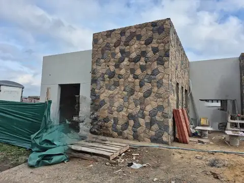 Venta Casa a estrenar en Barrio Santa Sofía. Pilar del Este