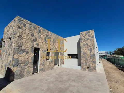 Venta Casa en Pilar del Este. Santa Sofía