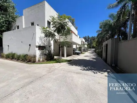 Casa en Venta en Barrio Parque Leloir, USD 240.000