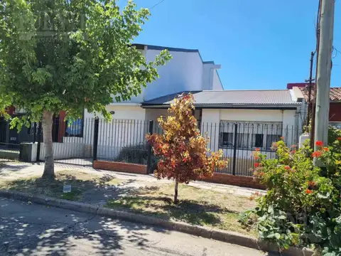 Casa 5 ambientes con 1 baño