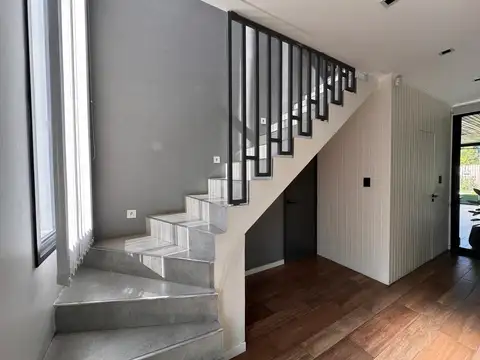 Casa en Venta con 3 cocheras