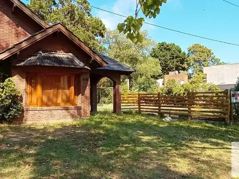 Casa en venta - 2 Dormitorios 2 Baños - 880Mts2 - Santa Teresita