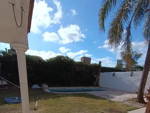 Casa 4 ambientes con 4 baños