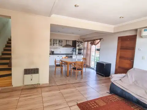 Depto Tipo Casa en Venta en Olivos, USD 257.000