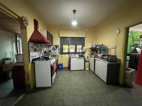 141 ENTRE 526 Y 527, CASA EN VENTA DE 3 DORMITORIOS CON LOTE DE 600M2, SAN CARLOS.