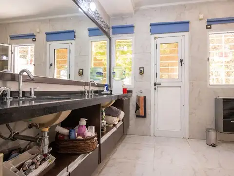 VENTA DE CASA PREMIUM TERREN0 7118 m2 SAUCE VIEJO