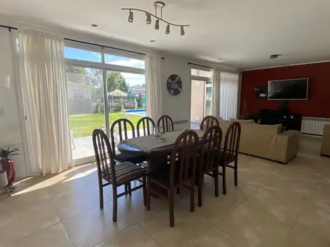 Casa 7 ambientes con 3 baños