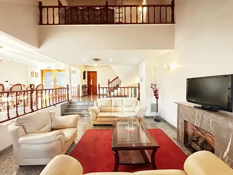 Casa 5 ambientes con 4 baños